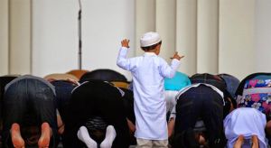 Gambar Marahi Anak-anak di Masjid, Hentikan Itu! Ini Bahayanya