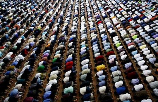 Pria Ini Tinggalkan Gaji 30 Juta dan Fasilitas Mewah demi Shalat Jamaah